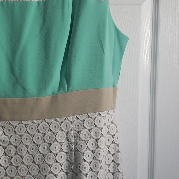 Women's dress - Picture 3 of 6